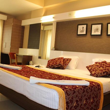 Hotel Pooja International Davangere Εξωτερικό φωτογραφία